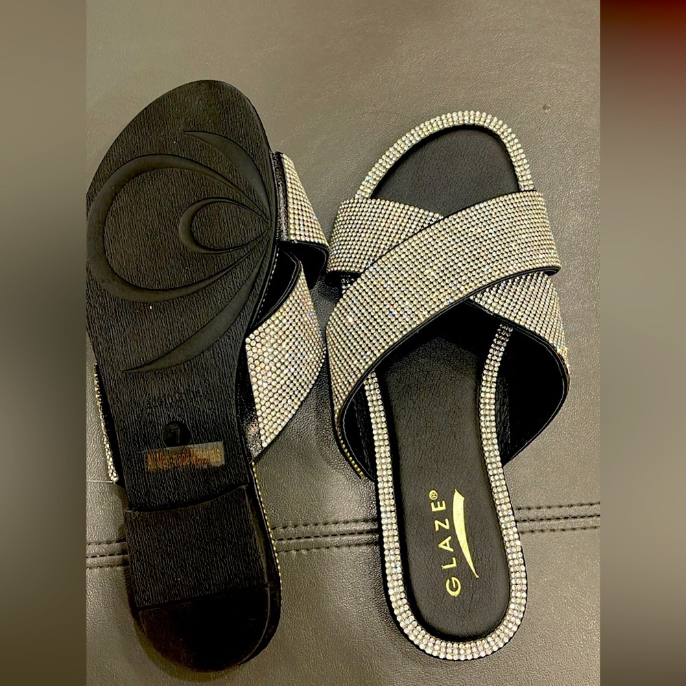 Size 7 sandals *Brand new*